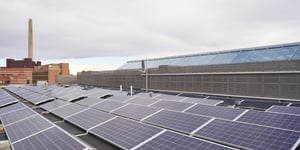 Aurinkovoimala ja hiilivoimala CO2
