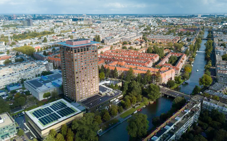 Case_hero_tablet_Hotel Okura plus city view Amsterdam
